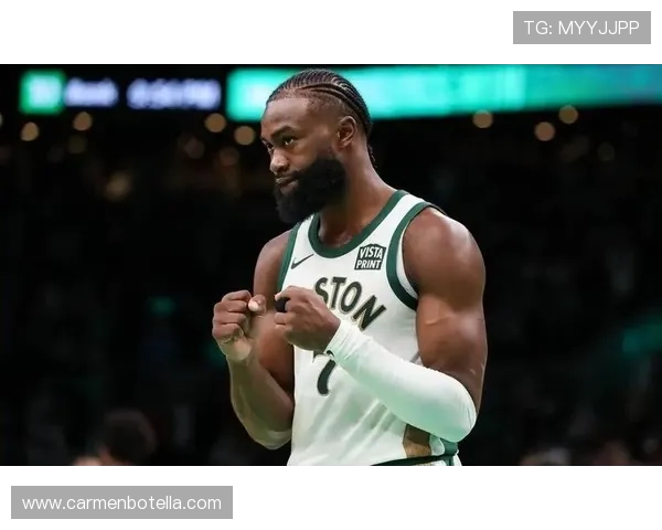 杰伦·布朗无球跑动制造错位，高效输出改变凯尔特人进攻结构